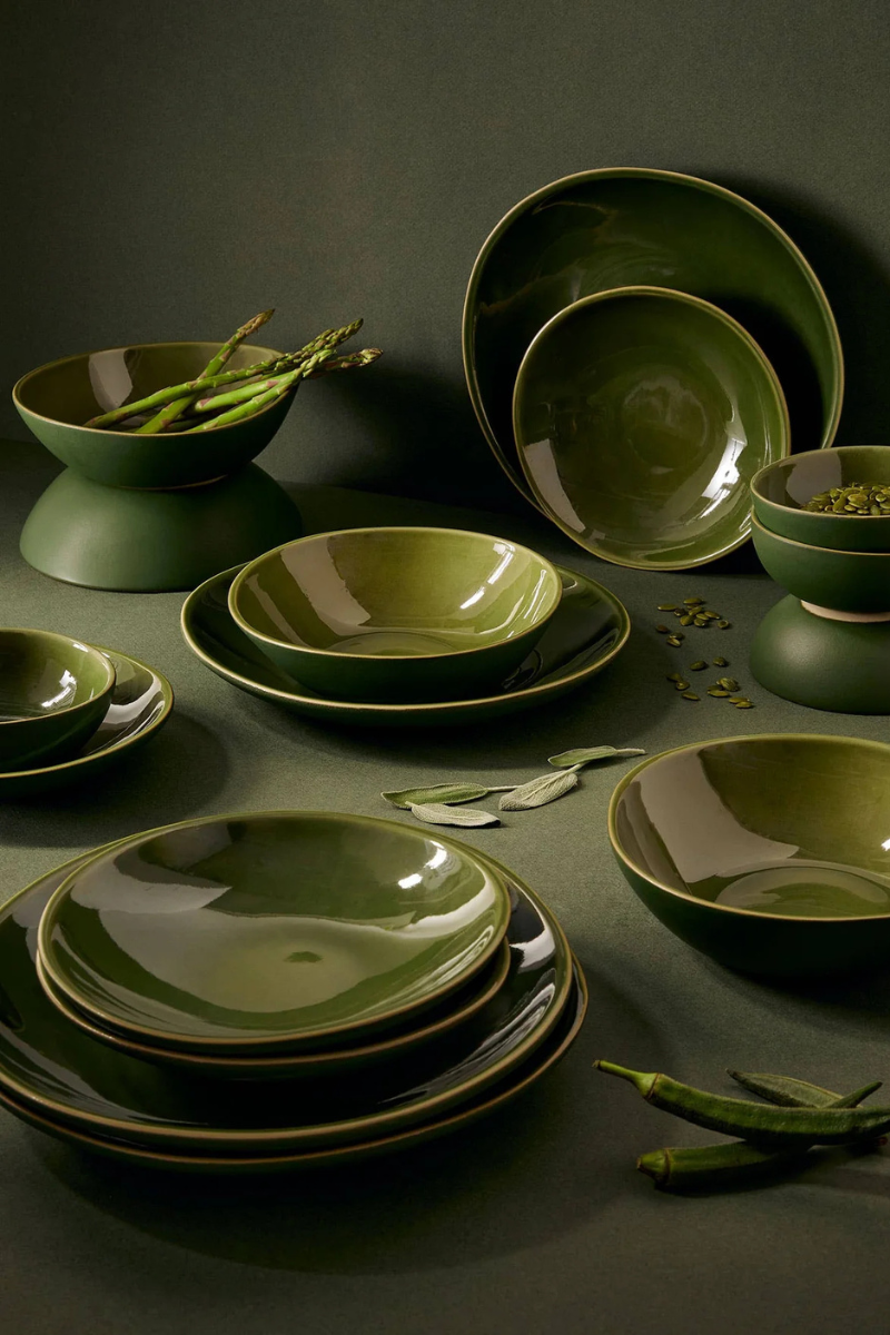 Dadasi Stoneware Dinnerware Set, 16 pieces; Matte Gloss Green