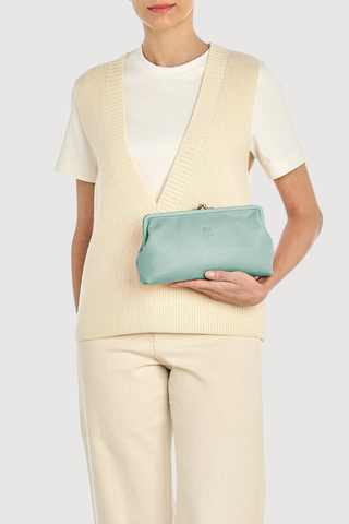 Manuela Classic Clutch