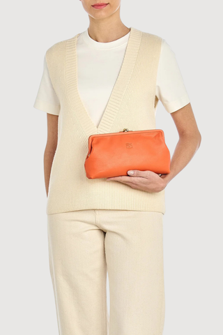 Manuela Classic Clutch