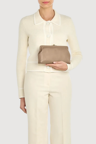 Manuela Classic Clutch