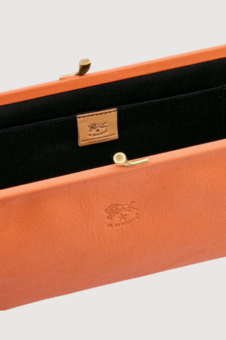 Manuela Classic Clutch