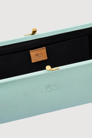Manuela Classic Clutch